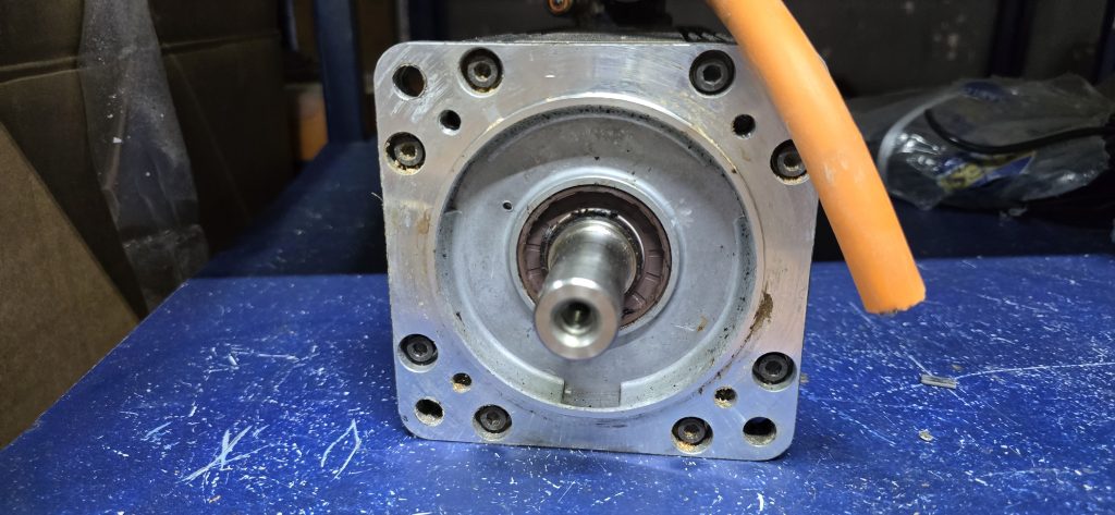 Rexroth Indramat MDD090C-N-040-N2L-110GB0 Servo Motor