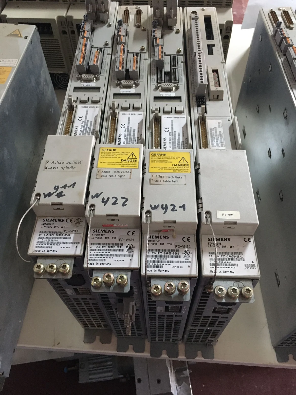 Siemens 6SN1123-1AA00-0BA1 Servo Sürücü yedek parça fotoğrafı 1