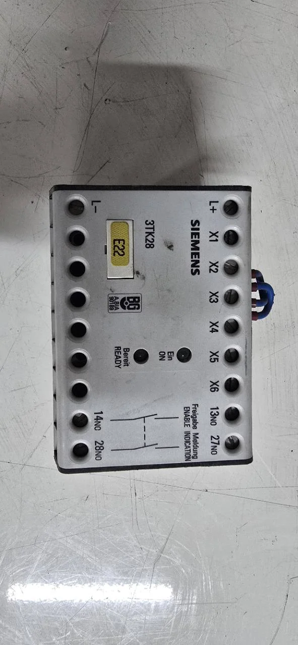 Siemens 3TK2801-0DB4 Emniyet Rölesi yedek parça fotoğrafı 1