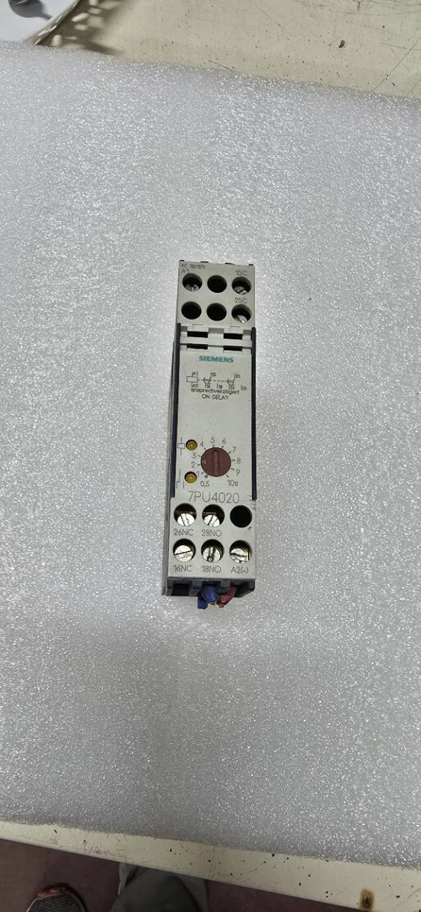 Siemens 7PU4020-1BJ20 Çekmede Gecikmeli Zaman Rölesi yedek parça fotoğrafı 1